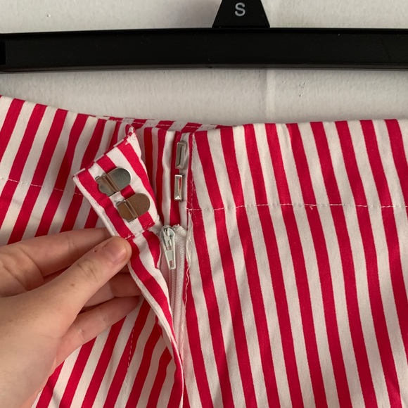 ⭐️ RED STRIPED SAILOR STYLE SHORTS VARIOUS SIZES - Picture 3 of 5